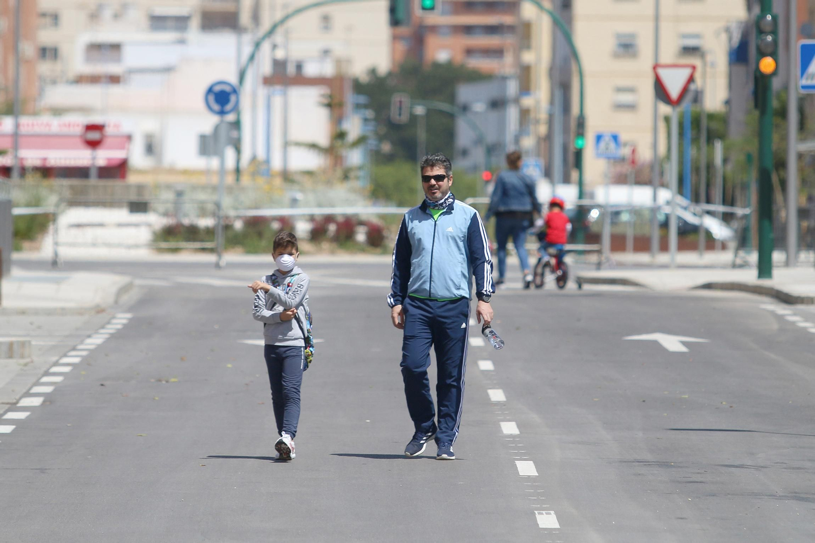 Fotogalería Los niños salen a la calle tras 43 días de confinamiento por coronavirus