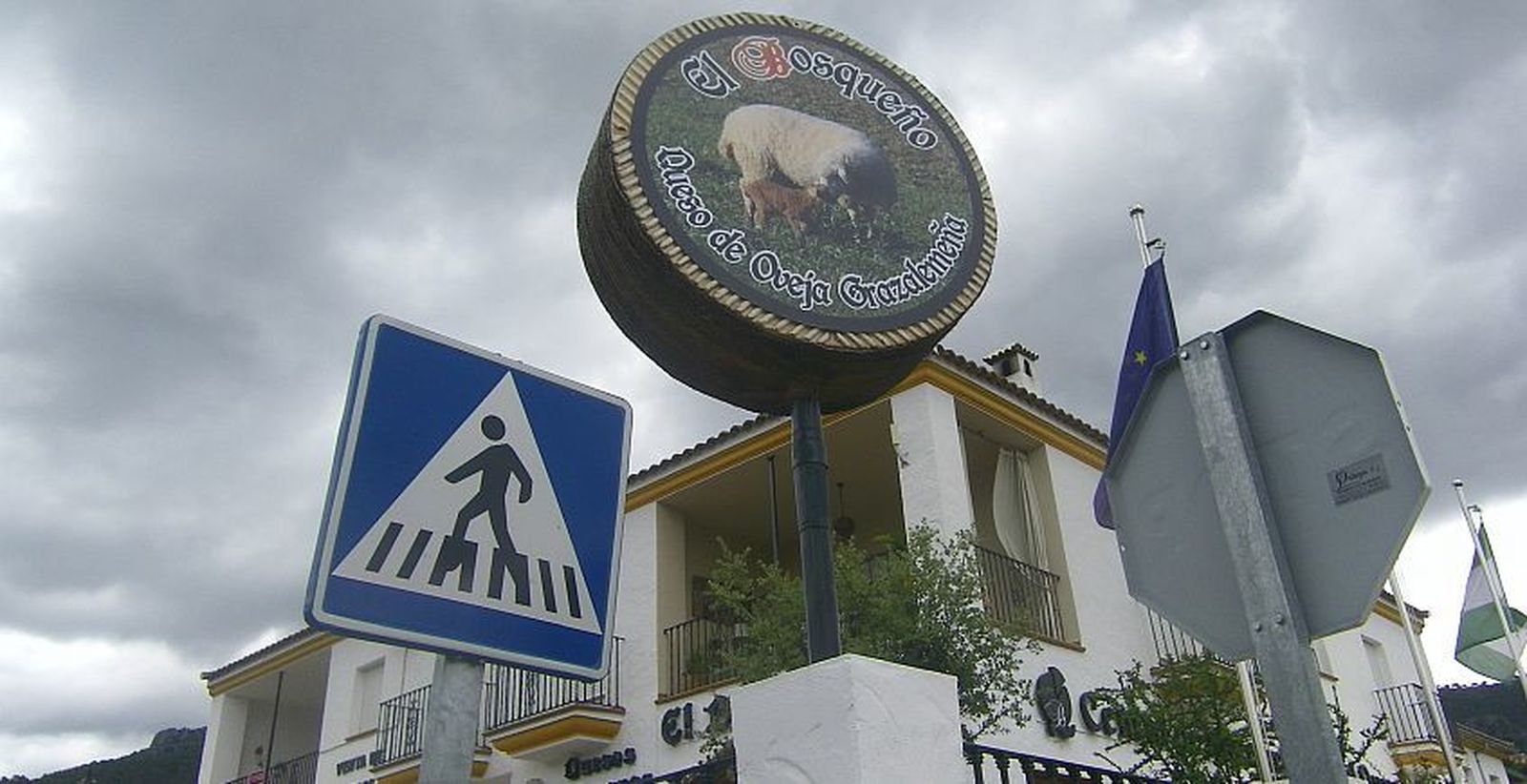 Entrada al museo del queso de El Bosqueño
