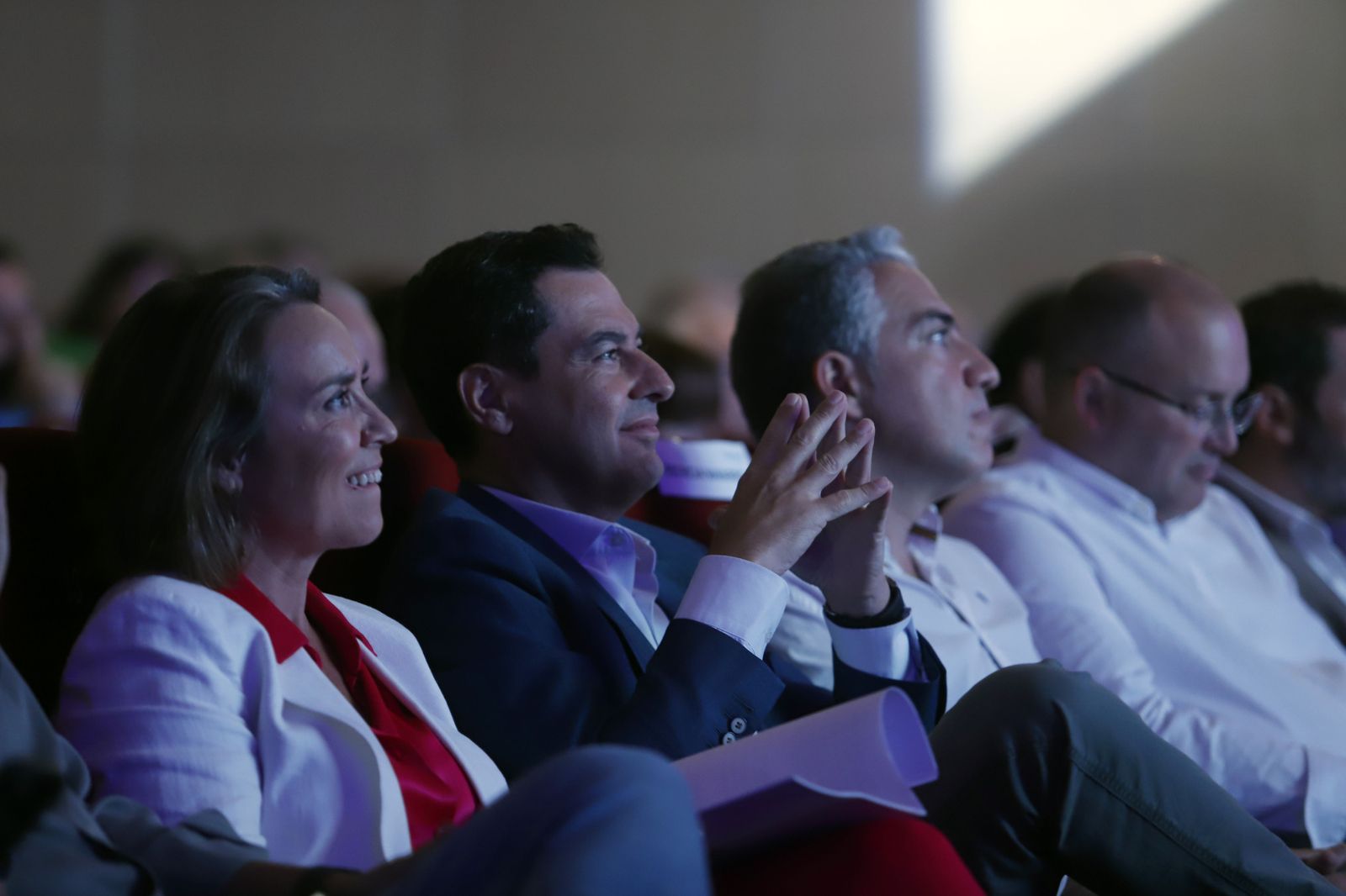 Juanma Moreno, ayer, en Marbella, acompañado de la portavoz del PP en el Congreso, Cuca Gamarra, y el coordinador del PP, Elías Bendodo.
