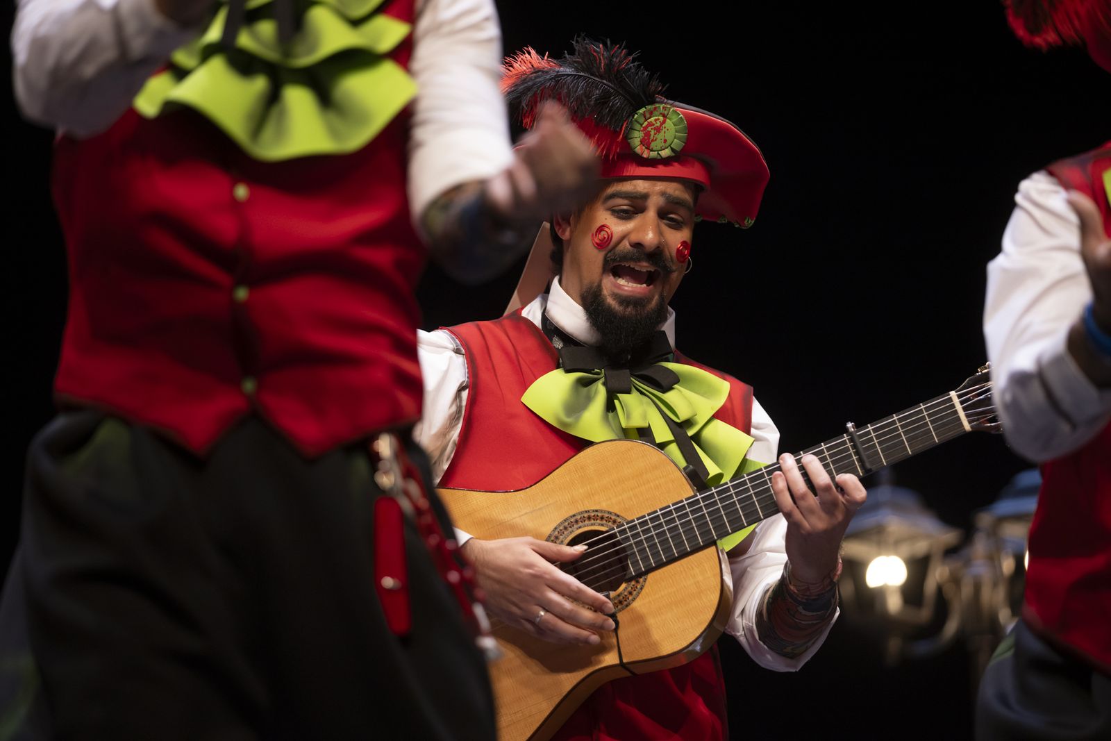 Imágenes de la murga "Los Lope de Pega" en la final del Carnaval Colombino 2024