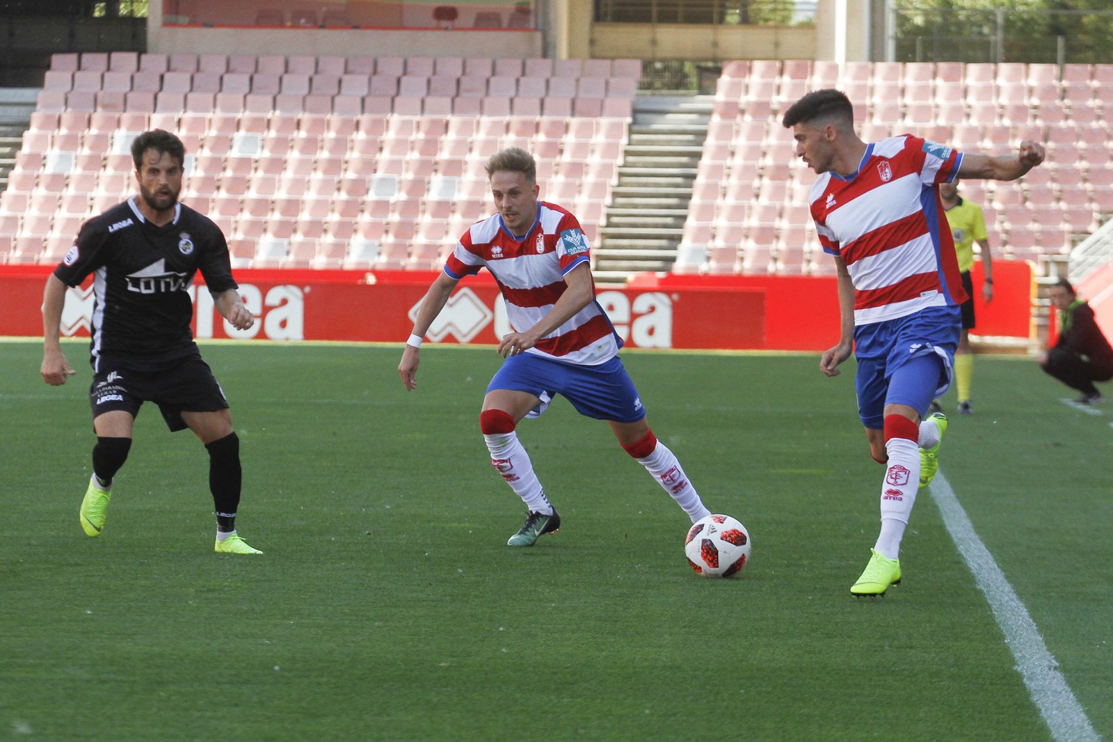 Carlos Neva seguirá siendo uno de los puntales del 'Recre'.