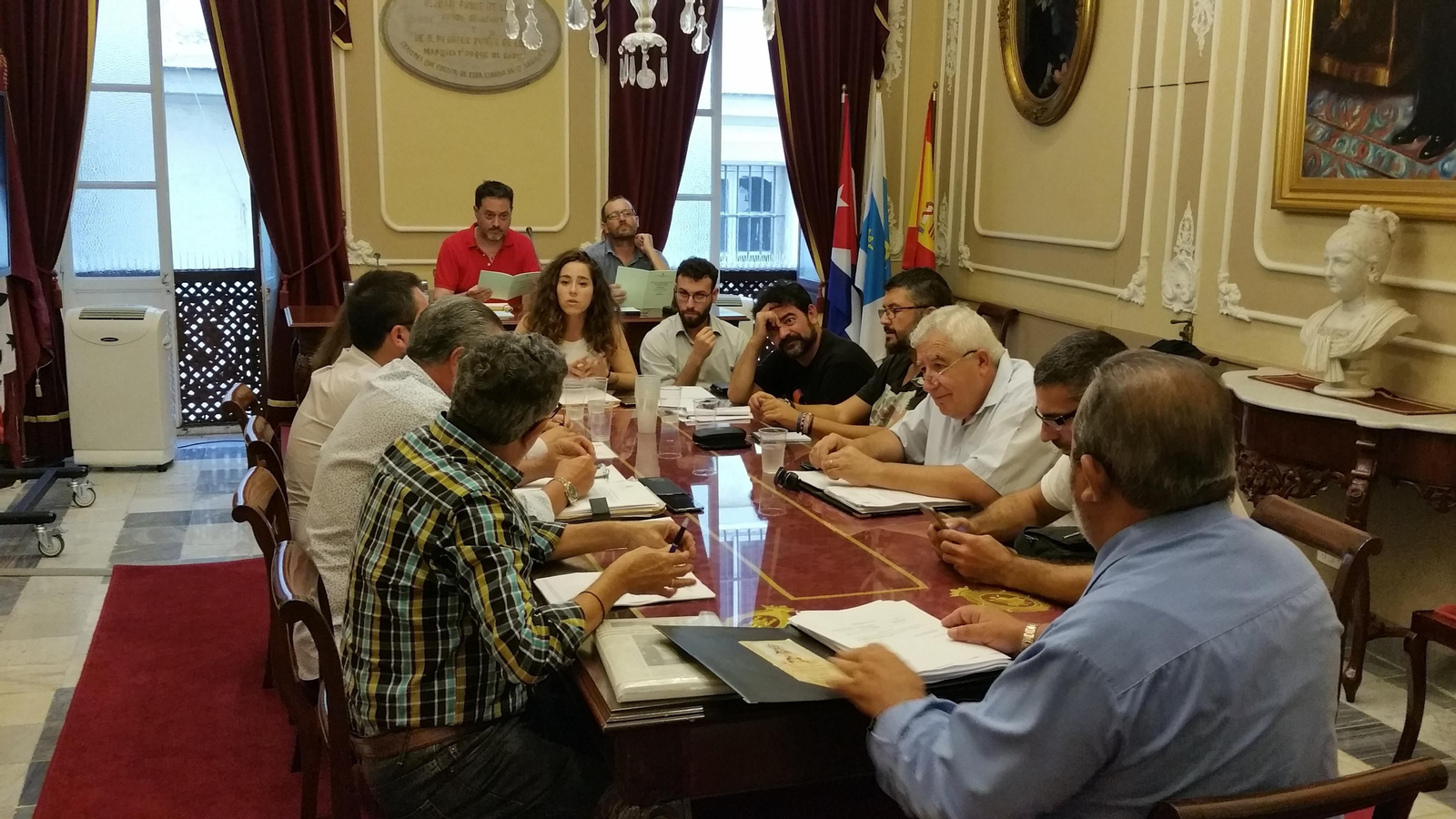 Los miembros de la Junta del COAC, en una reunión reciente.
