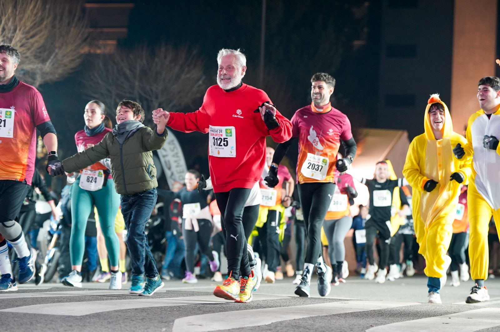 En imágenes: búscate en tu llegada a meta de la Carrera de San Antón 2026 (2)