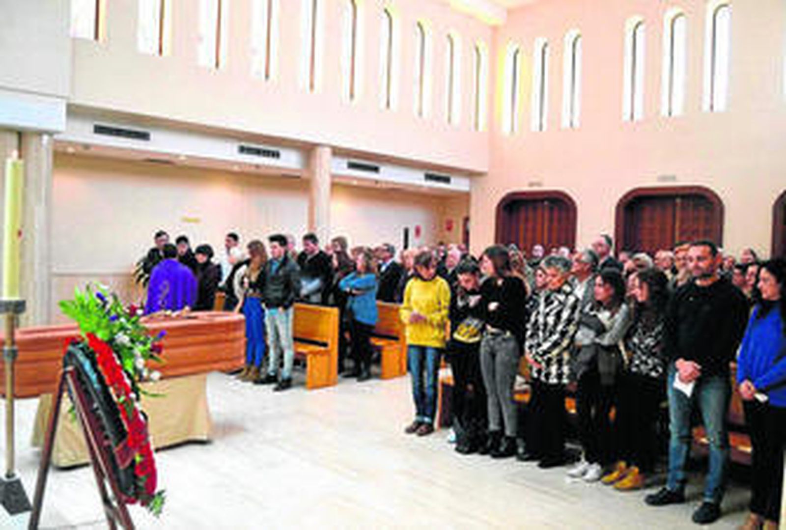 Misa funeral por Paco Urrutia celebrada al mediodía de ayer en el Tanatorio Almería.