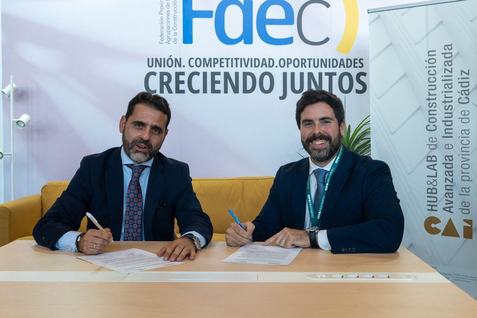 Jorge Fernández-Portillo, secretario general de FAEC, y Eneko Olabarrieta, Business Development Manager de R2M Spain