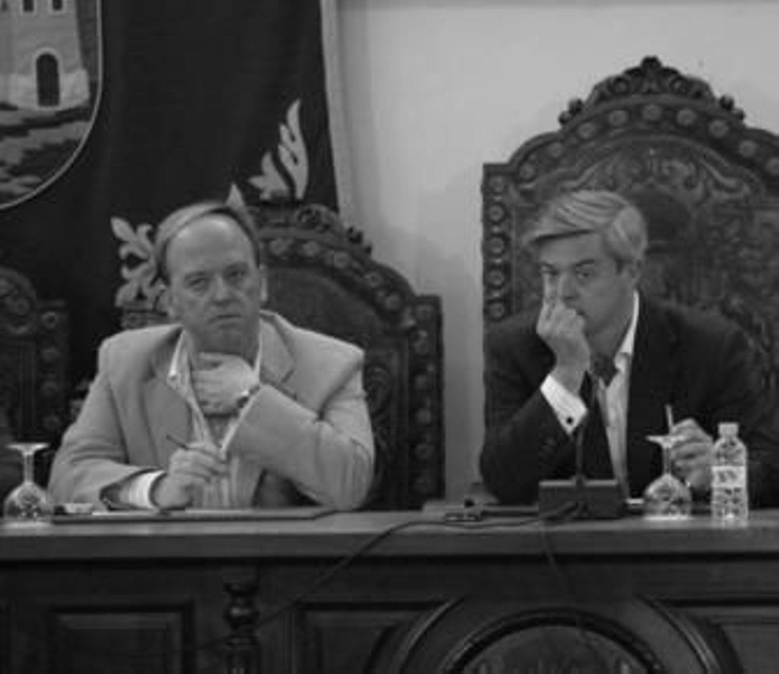 El concejal de Personal, Gabriel Gonzálvez, y el alcalde, Juan Carlos Juárez.