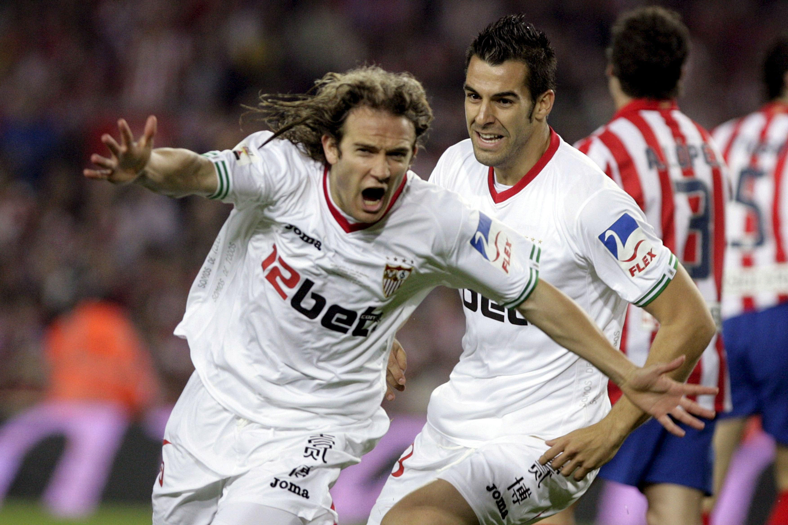 Diego Capel y Negredo, protagonistas del último cruce con el Barcelona, en la final de 2010.