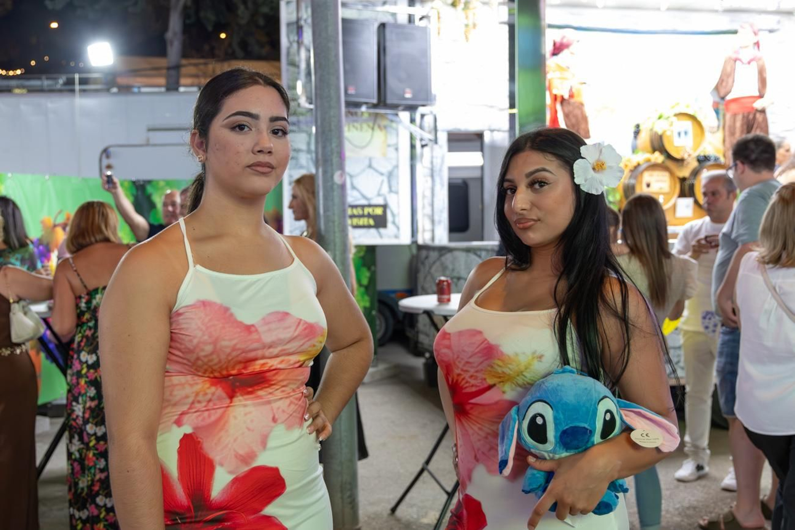 Pasacalles inaugural, fuegos artificiales e iluminación de la portada de feria y del recinto ferial de la Feria de San Bartolomé en Martos