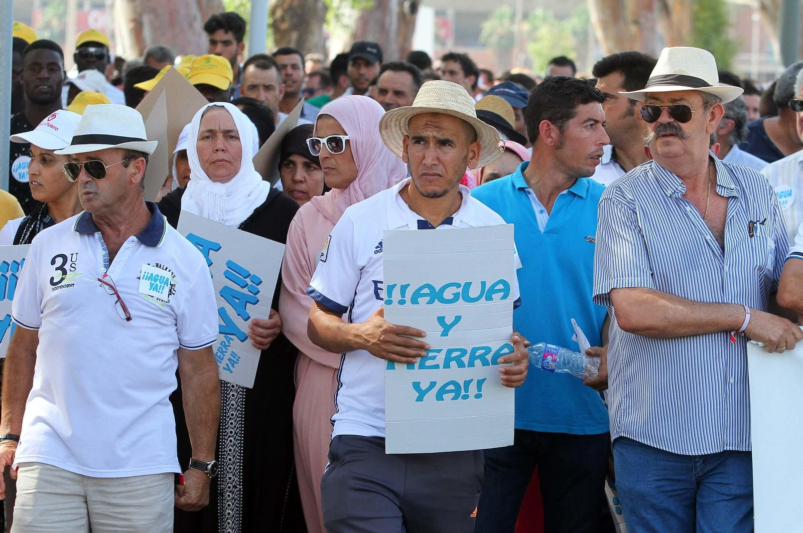 Imágenes de la manifestación para pedir agua y tierra para los regadíos del Condado.