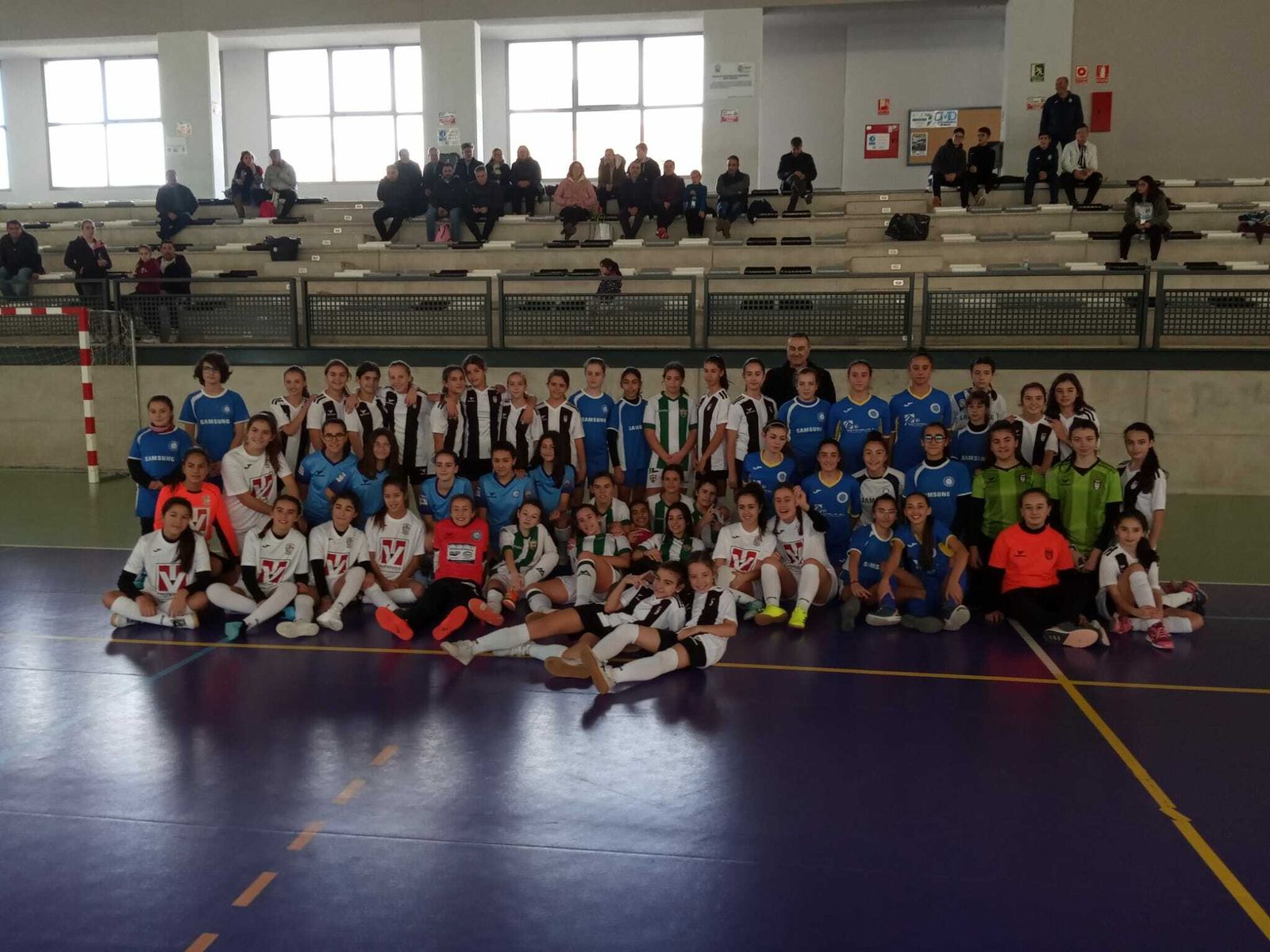 Jugadoras participantes en la concentración llevada a cabo en Doña Mencía.