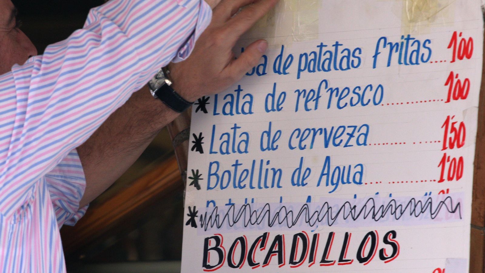 Precios de latas y bocadillos para la Semana Santa.