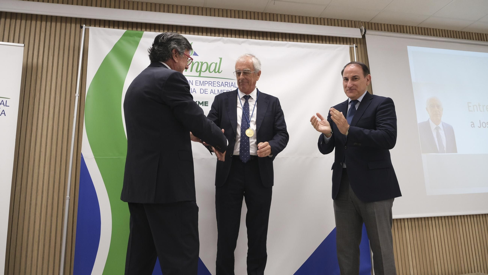 Medalla de Oro al ex Presidente de Asempal, Pepe Cano, en imágenes