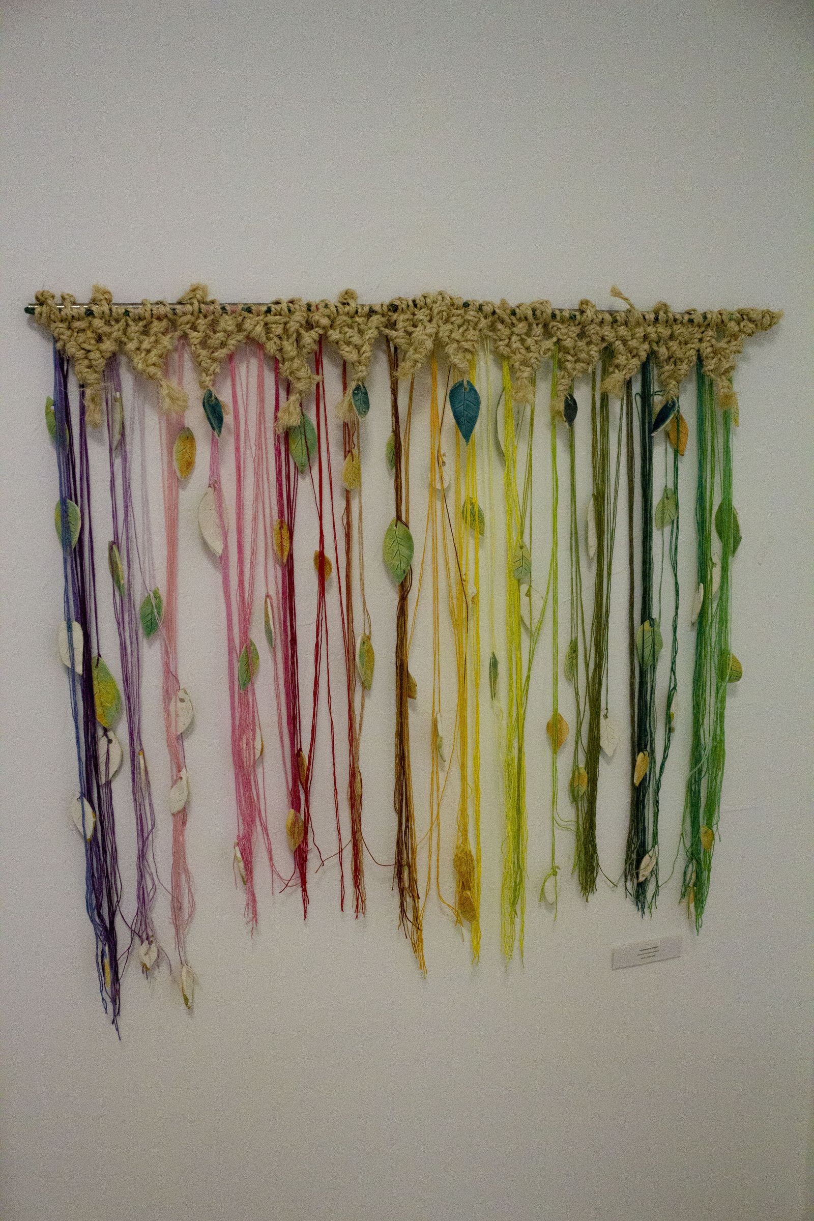 Fotos de la exposición "A través de las manos" del taller de cerámica del Centro La Marchenilla