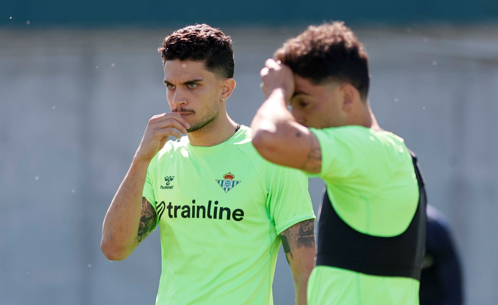 Bartra, concentrado en el entrenamiento de este miércoles.
