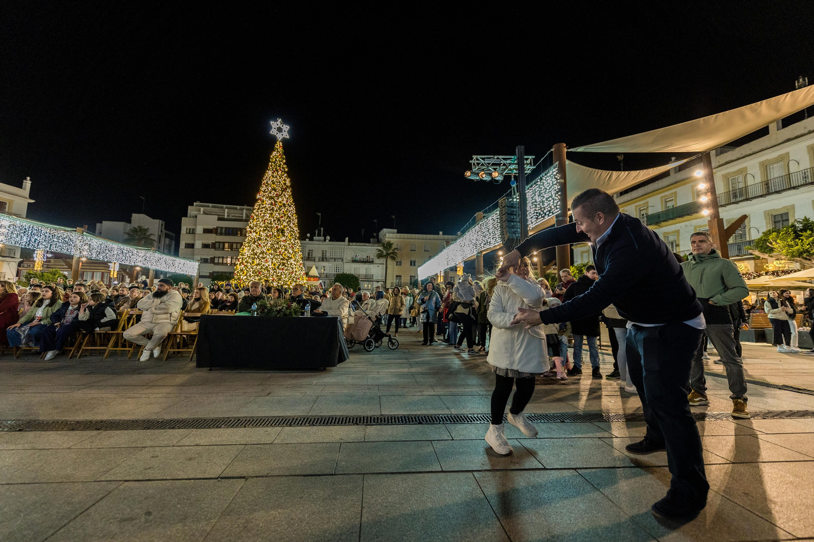 Imágenes de la final del Concurso de Coros de Campanilleros de la peña Chato en San Fernando.