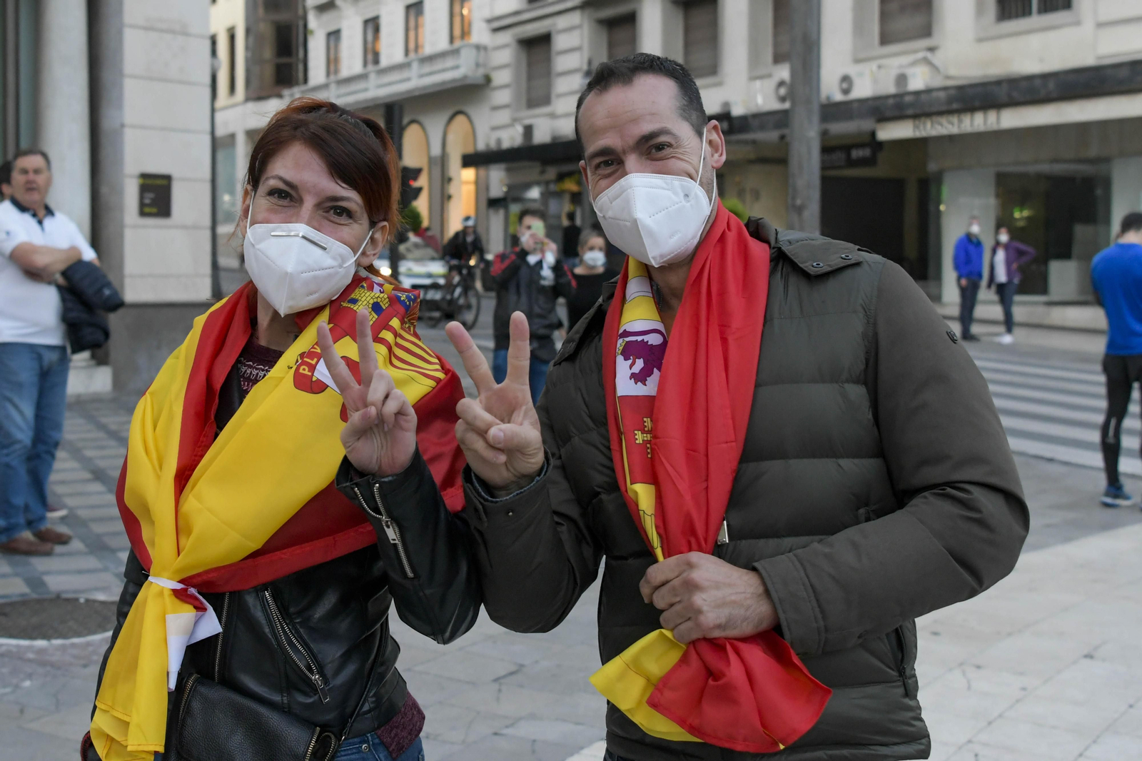 Fotos de la manifestación en Puerta Real al grito de "Gobierno dimisión"
