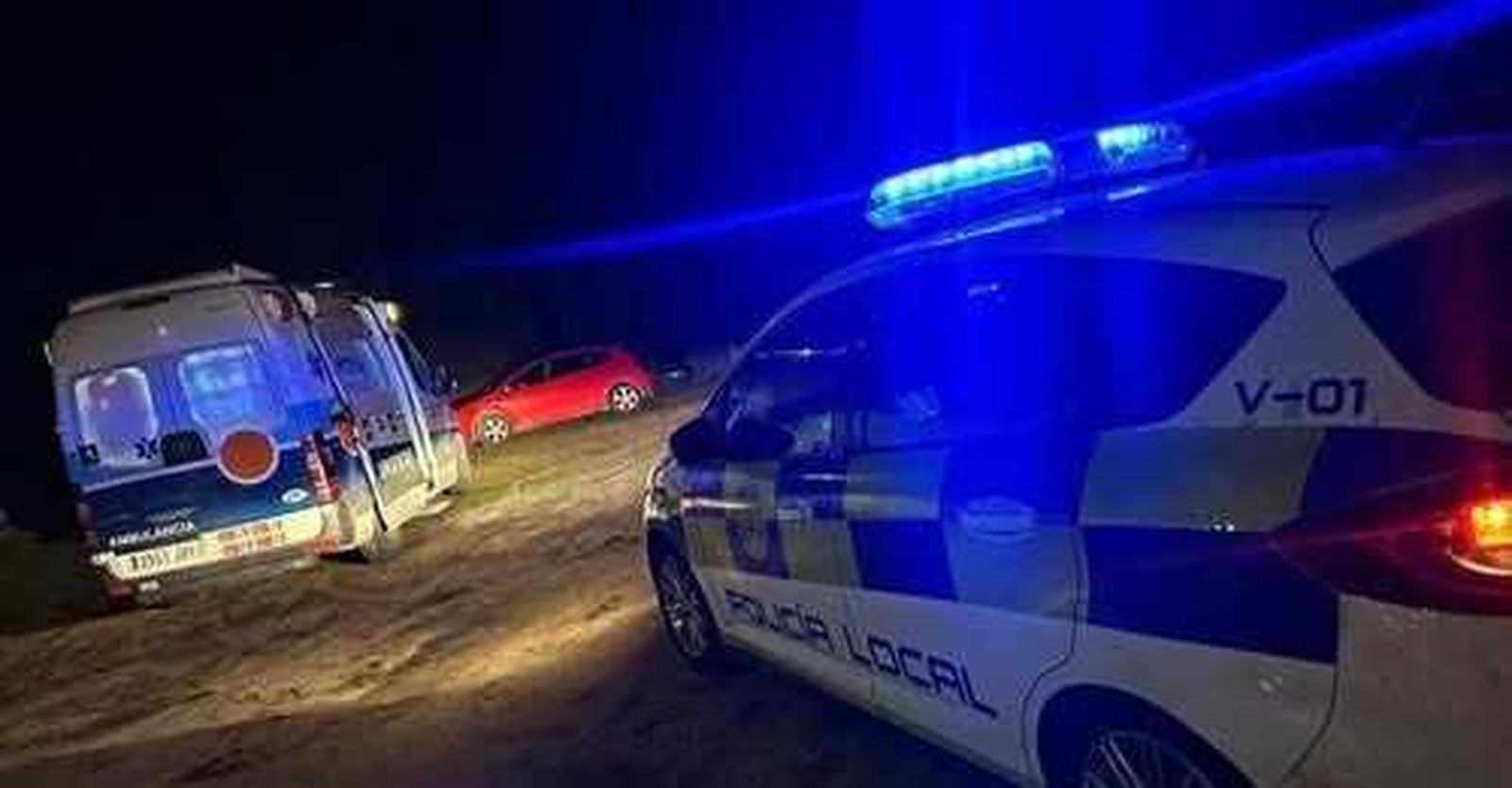 La Policía Local y la ambulancia en el lugar de los hechos.