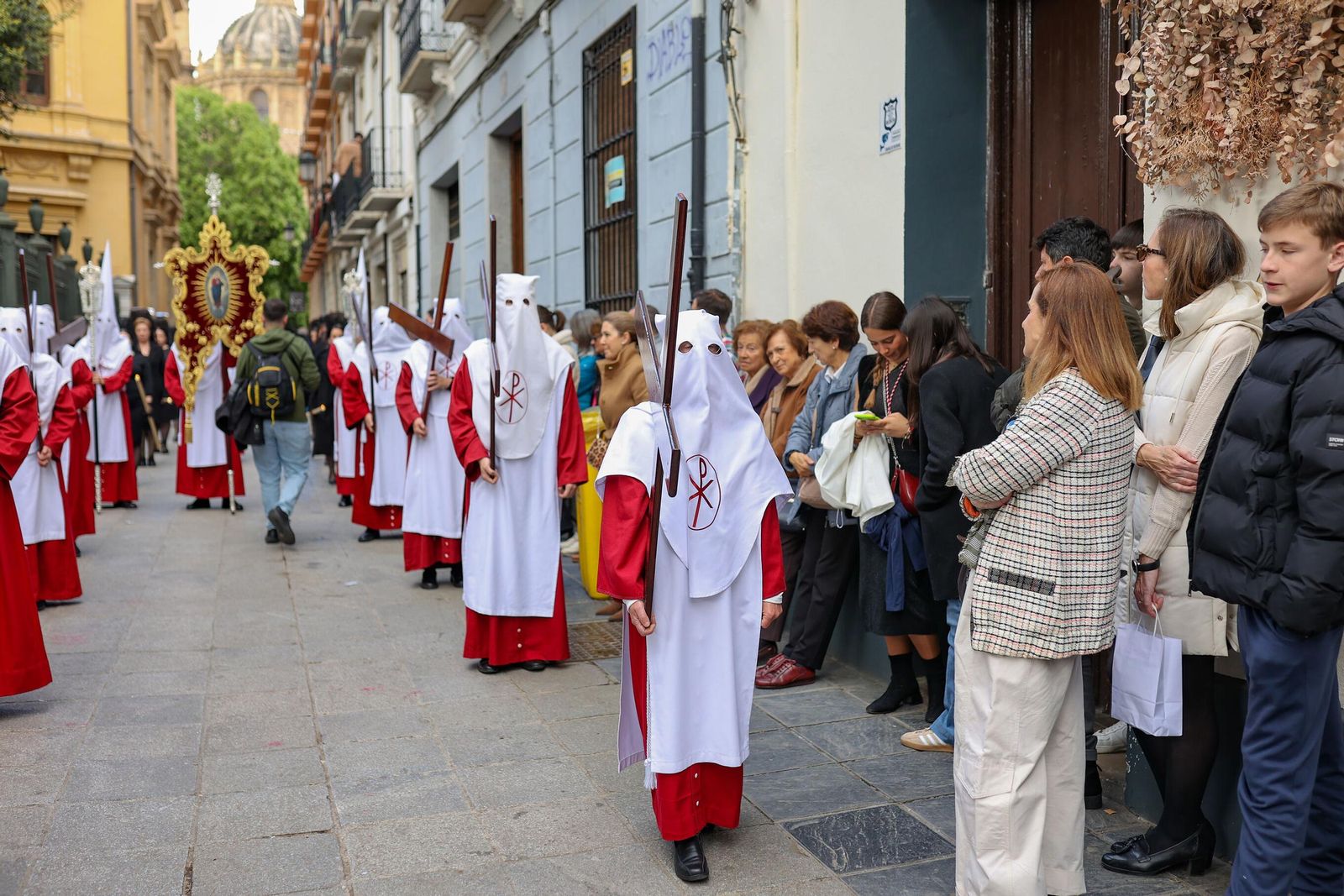 Así vivió Granada la salida de la Hermandad de los Estudiantes 2025