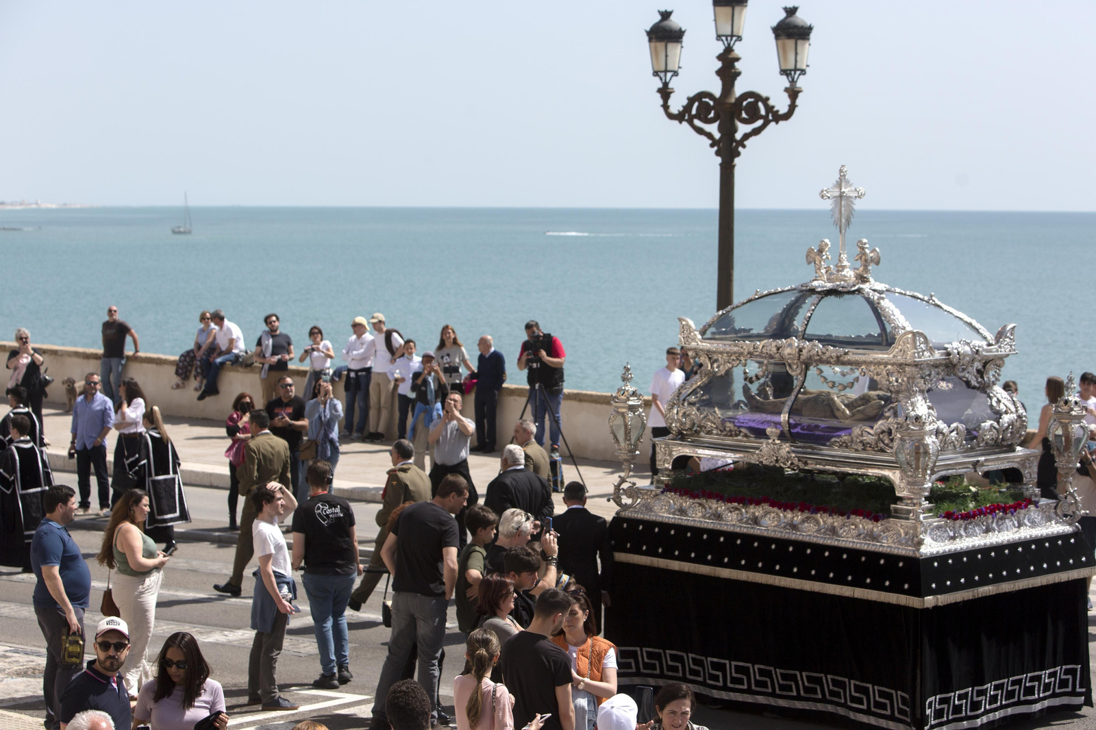 Las imágenes de la cofradía del Santo entierro en la Semana Santa de Cádiz 2022