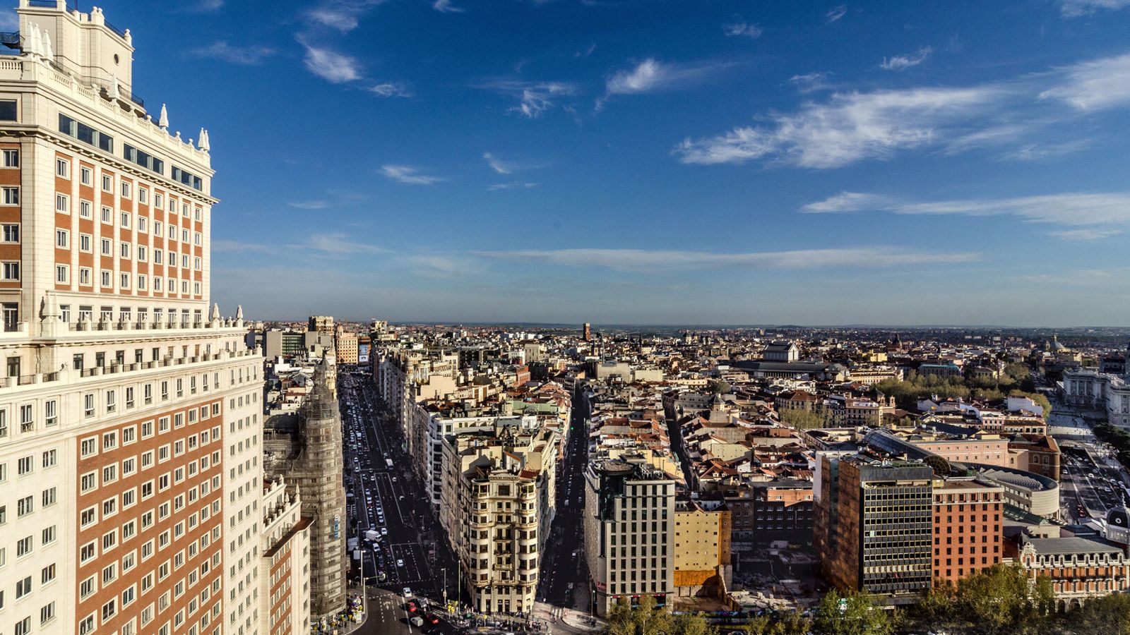 Fachada del Edificio España de Madrid.