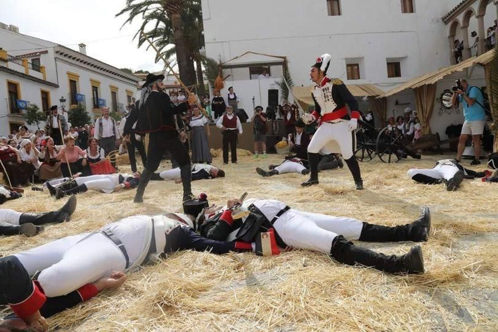 Recreación en la plaza de Montejaque