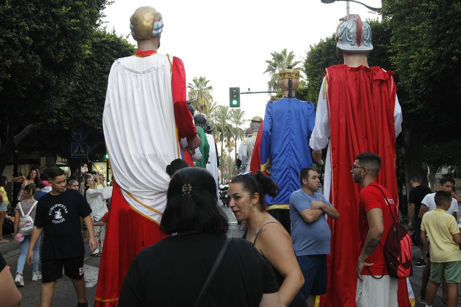 Fotogalería gigantes y cabezudos. Feria de Almería 2019