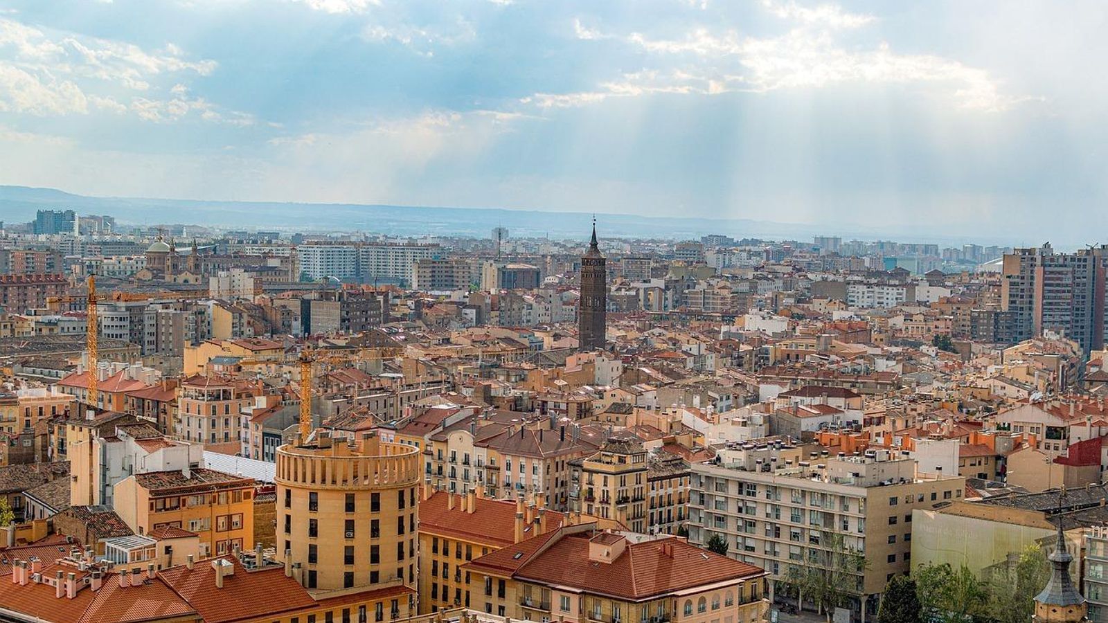 Vistas de la ciudad de Zaragoza. Vistas de la ciudad de Zaragoza.