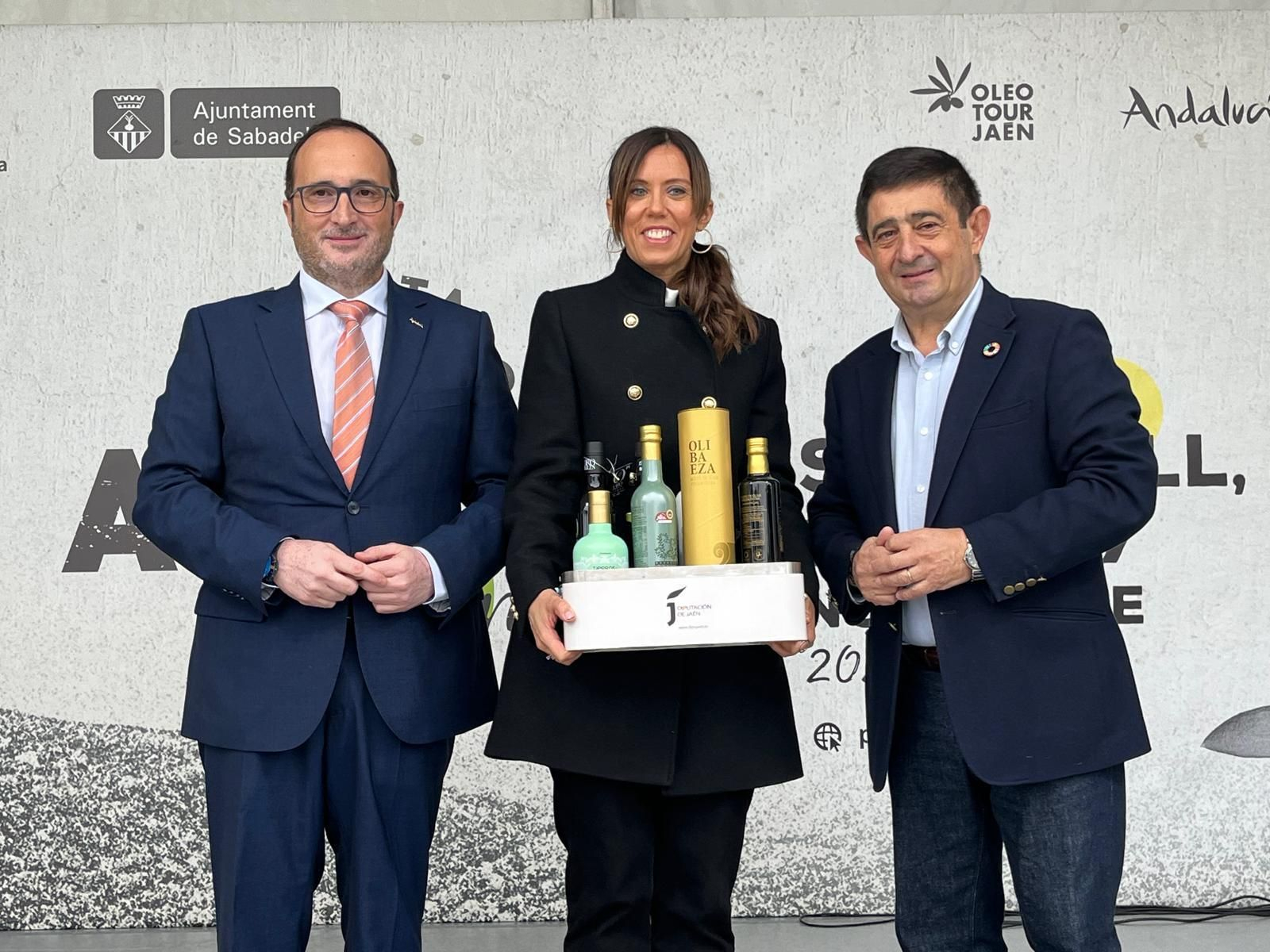 Autoridades en la presentación de la Fiesta del Primer Aceite en Sabadel.