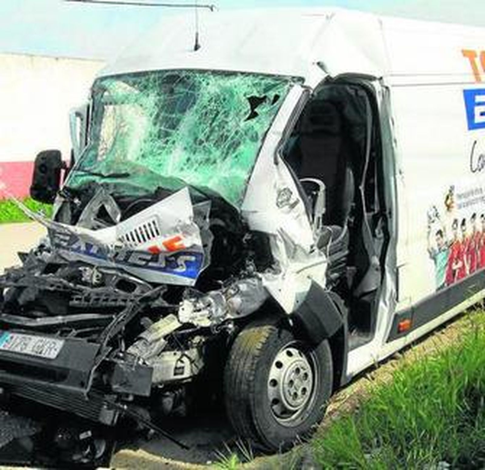 Estado en el que quedó la furgoneta.