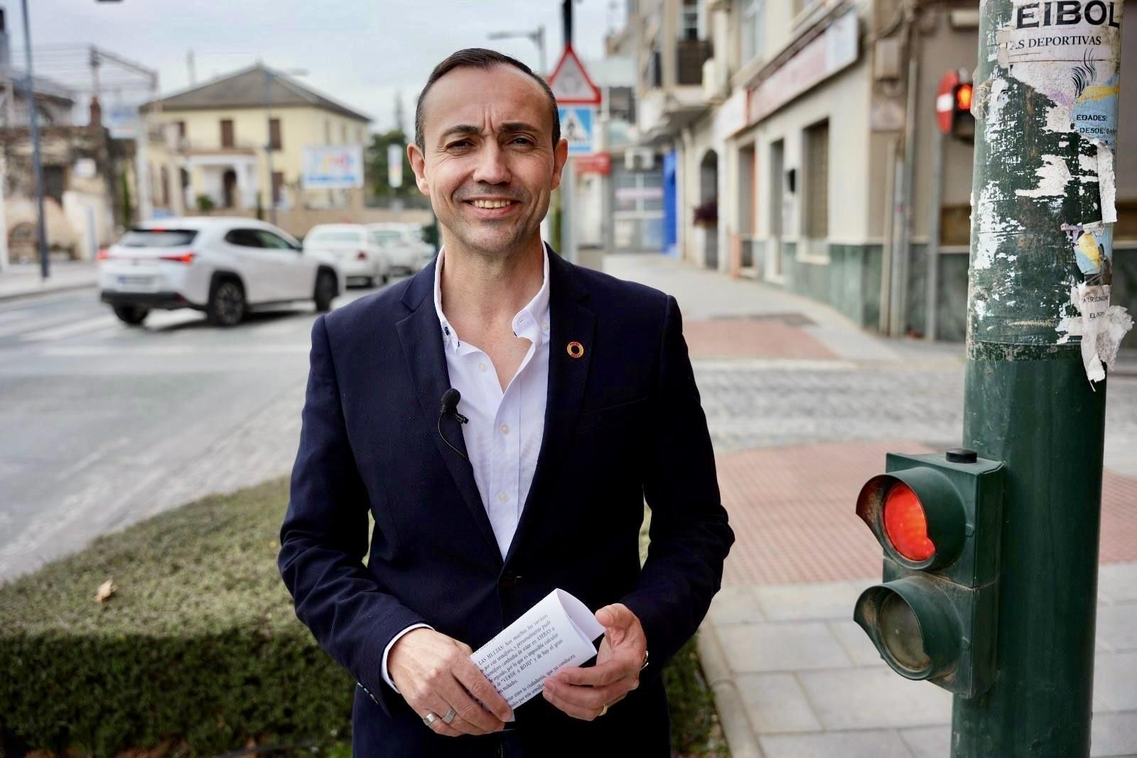 Vox traslada las quejas por el funcionamiento de un semáforo en Alhendín que ha multado "a más de mil vecinos"