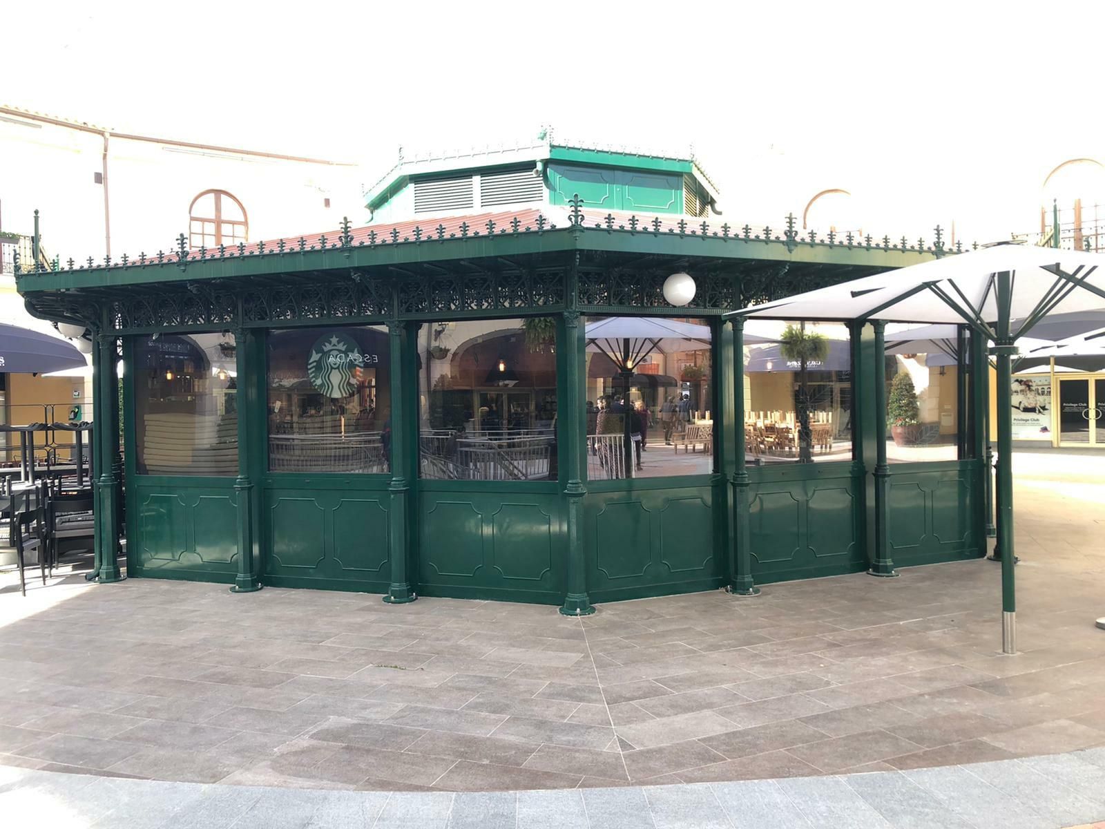 Fotos del 'outlet' del Plaza Mayor en Málaga