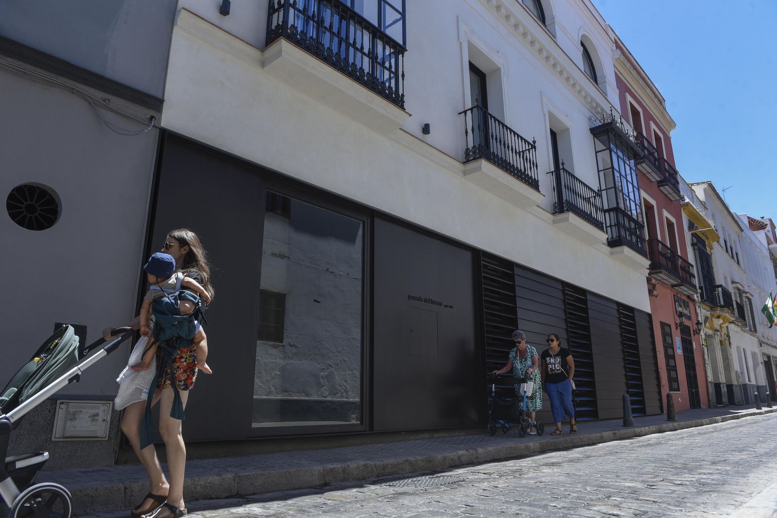 El establecimiento hotelero se encuentra en el número 14 de la calle Doña María Coronel.