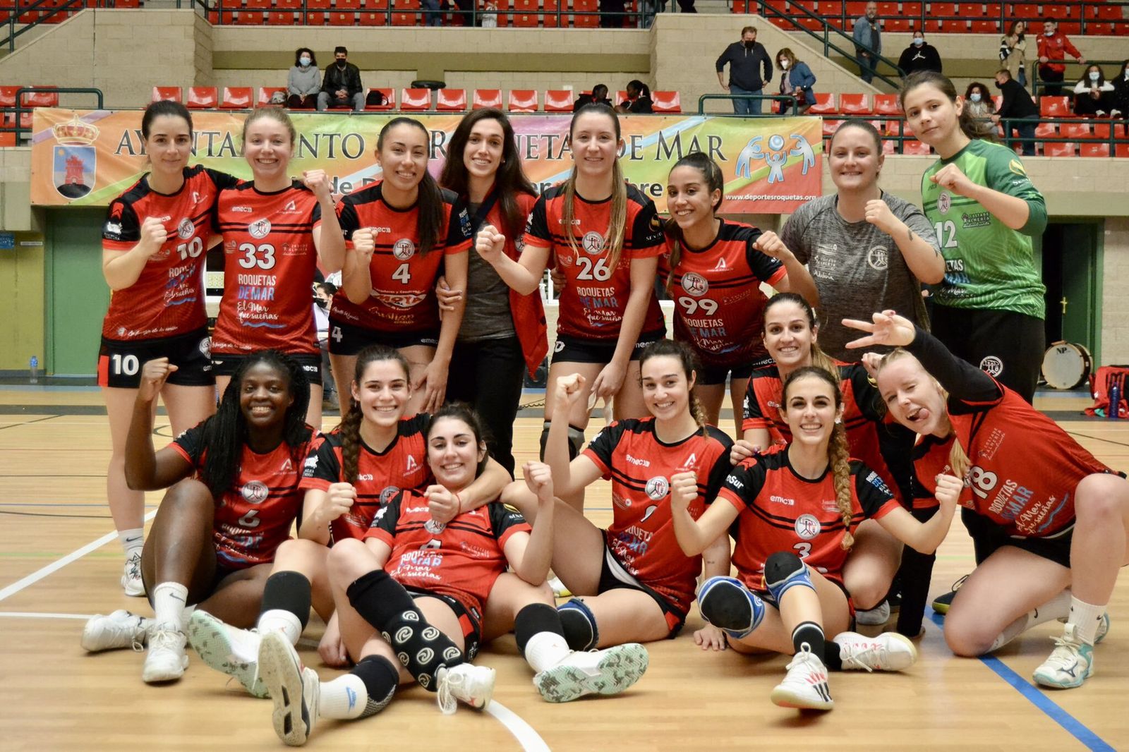 Las rojillas celebran la victoria