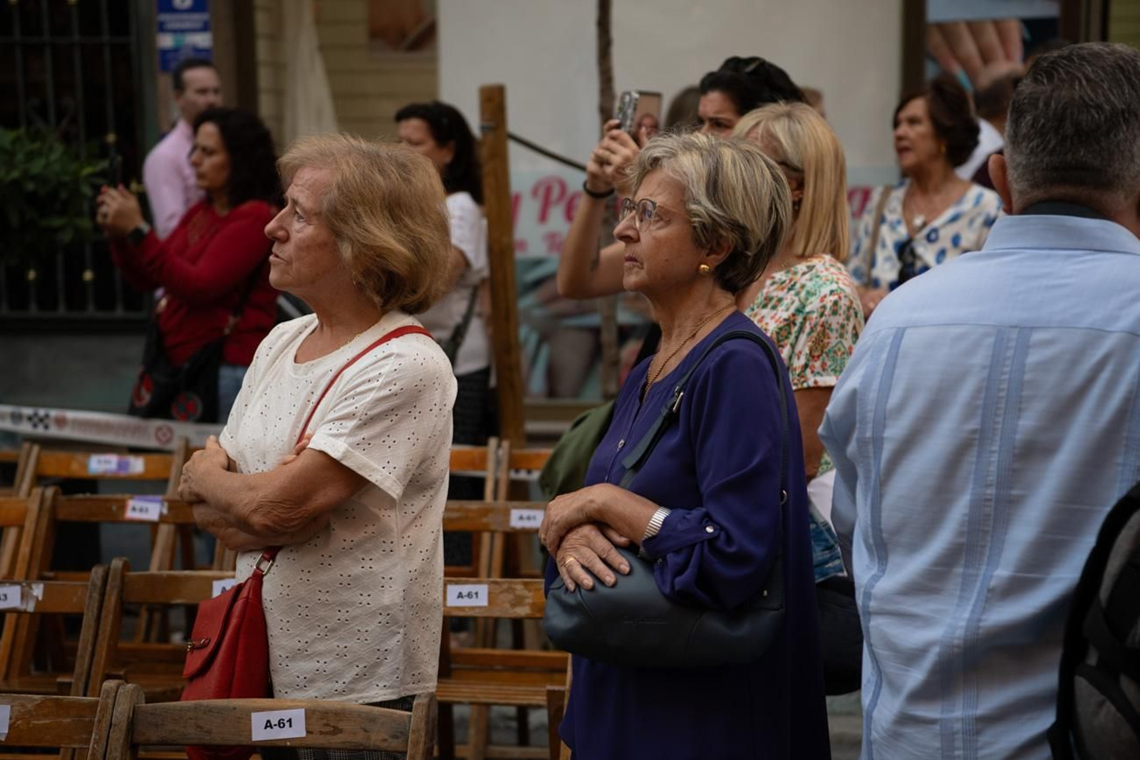 Una marea de devoción inunda Jaén al paso de la Magna, en imágenes