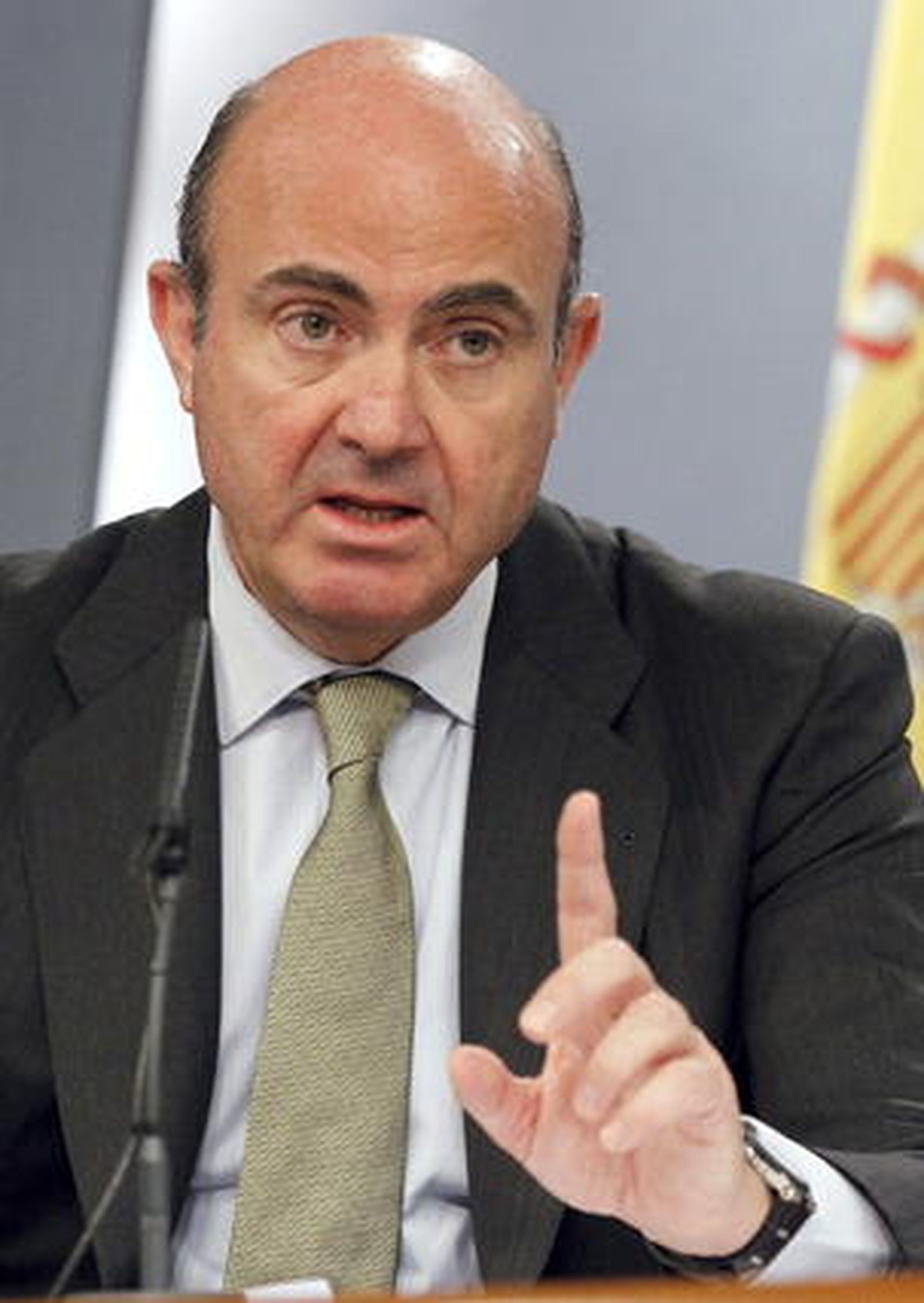 De Guindos: "Nunca con un crecimiento tan reducido se creó tanto empleo"