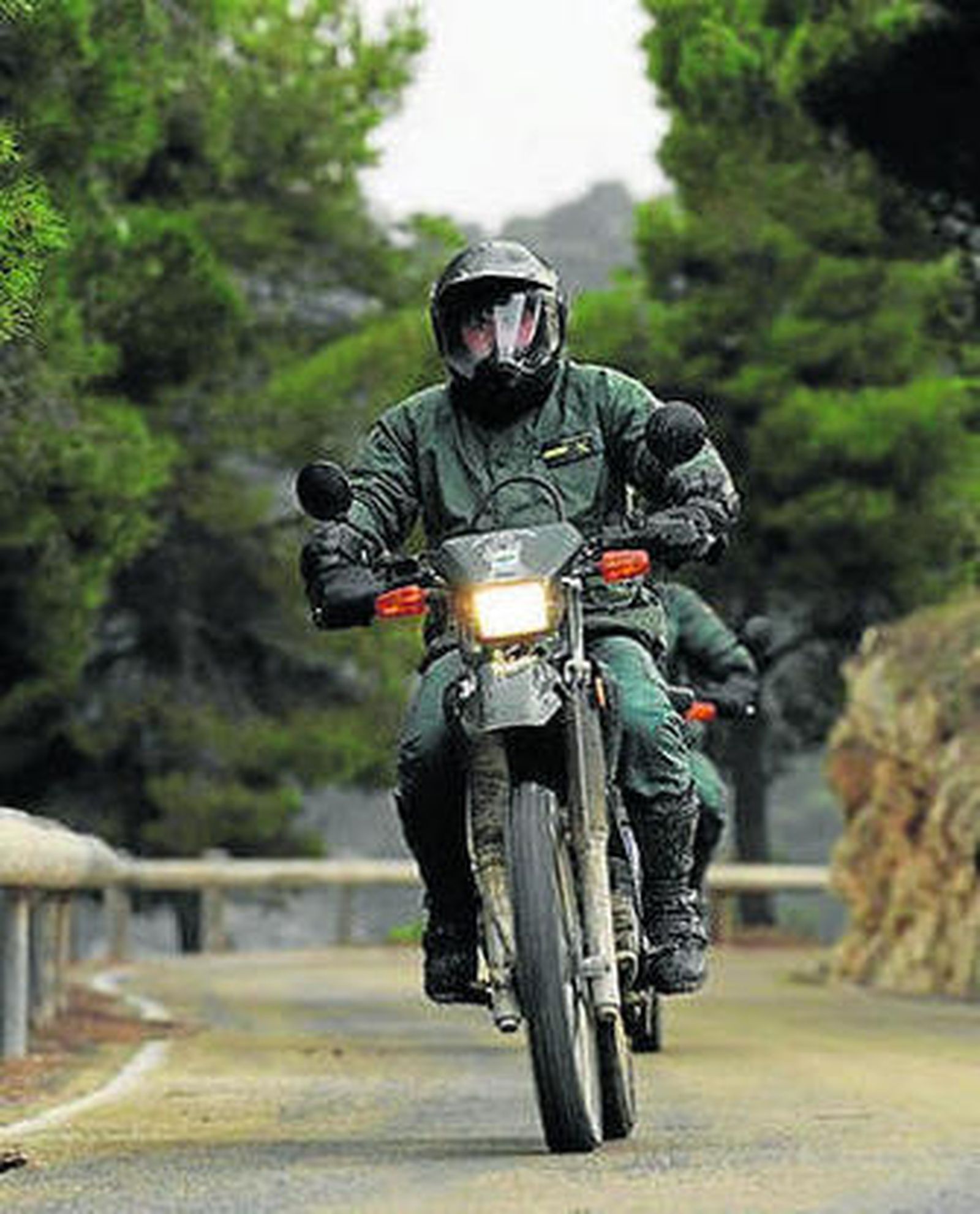 Un agente del Seprona