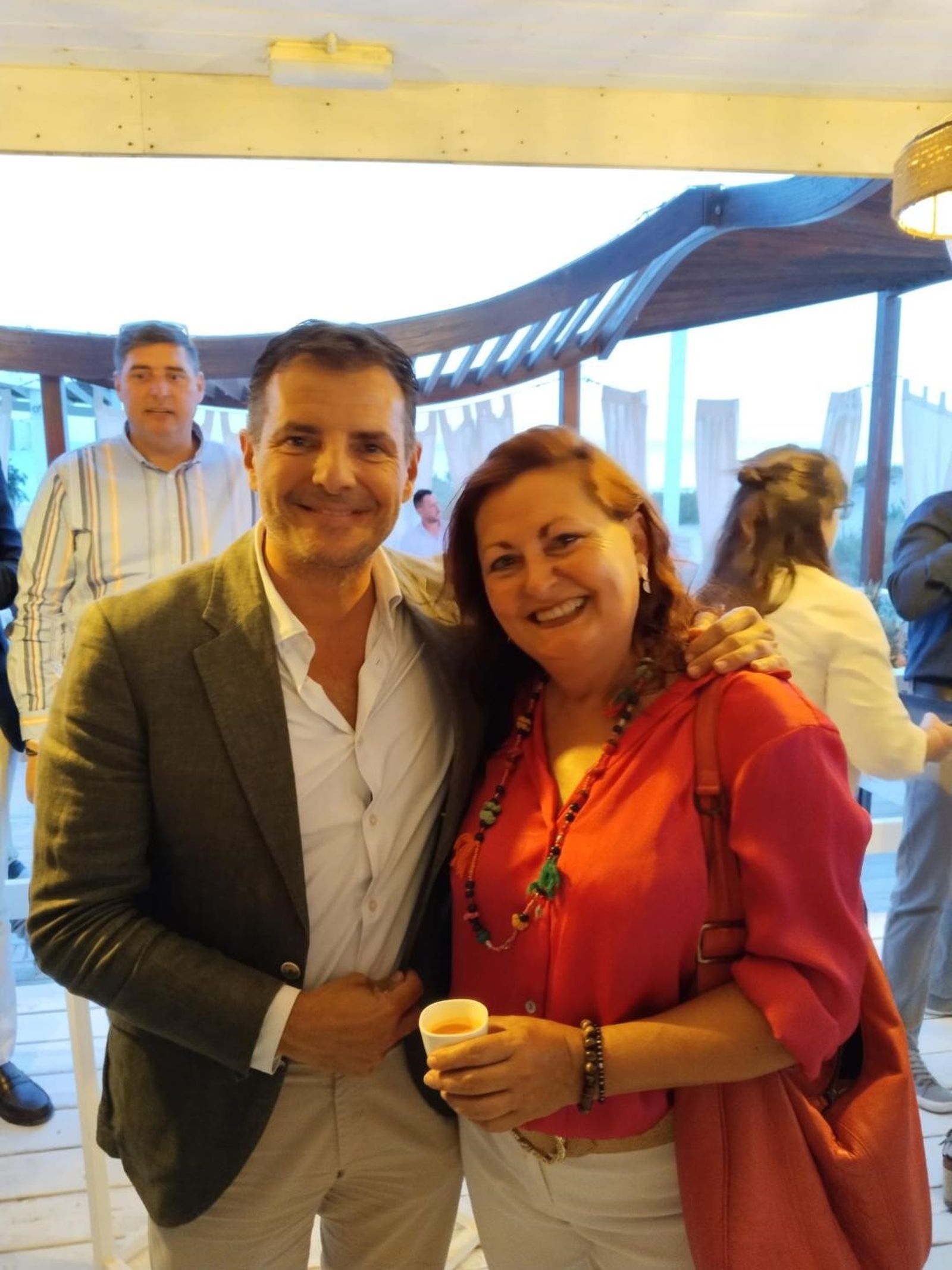 Ignacio Martín con  Ana Rosa Pérez en el  Mojama Beach.