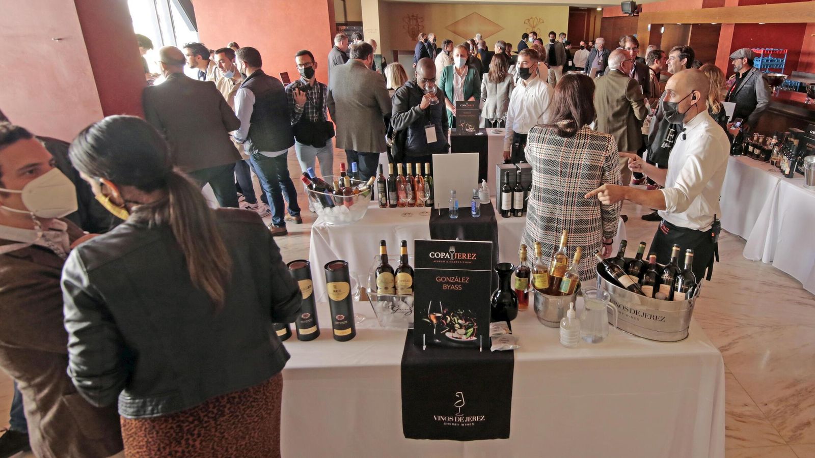 Showroom de las bodegas del Marco instalado en el Villamarta y en el que pueden degustarse más de 200 referencias de vinos de Jerez.