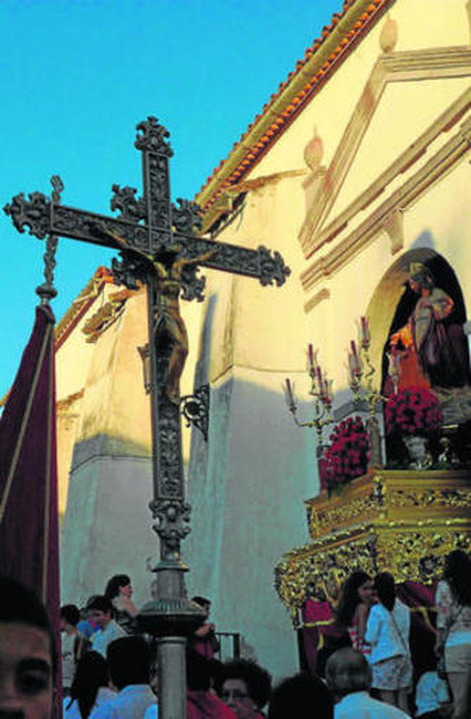 El paso del Sagrado Corazón de Jesús, a su salida del templo.