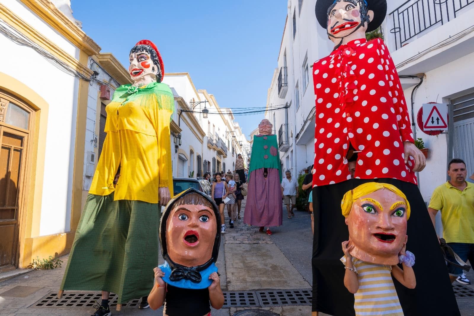 La Villa de Níjar saluda  al otoño como despidió el verano,  de fiesta