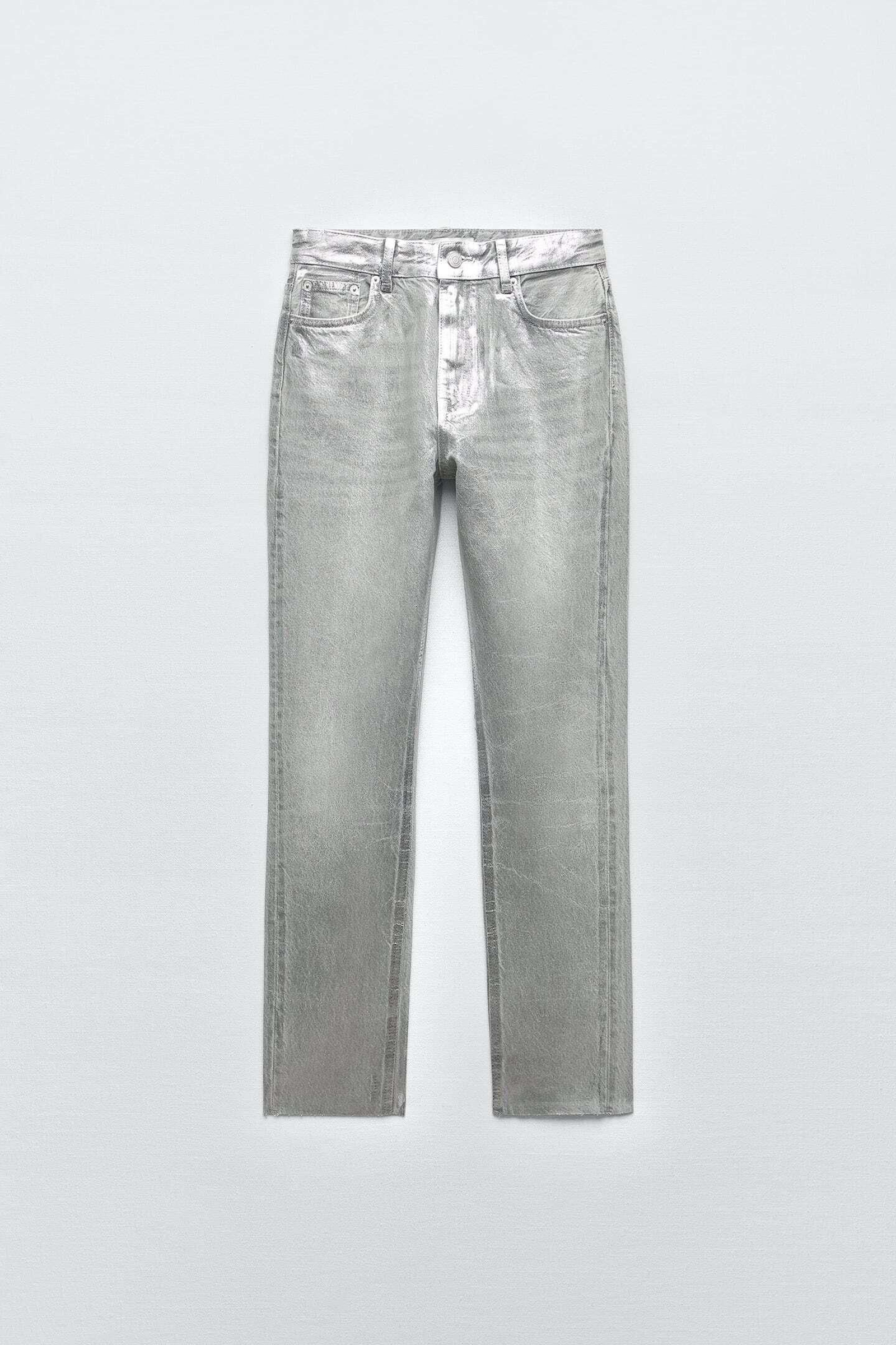 Vaqueros metalizados de Zara.