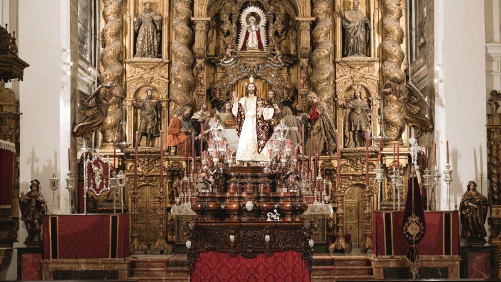 El Señor de la Sagrada Cena preparado para su traslado.