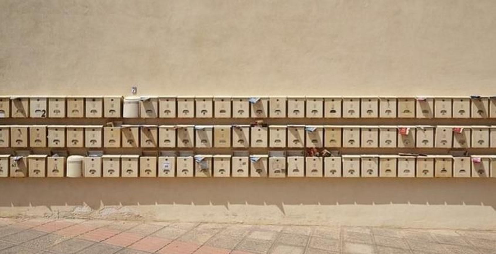 Muchasempresas siguen apostando por el buzoneo.