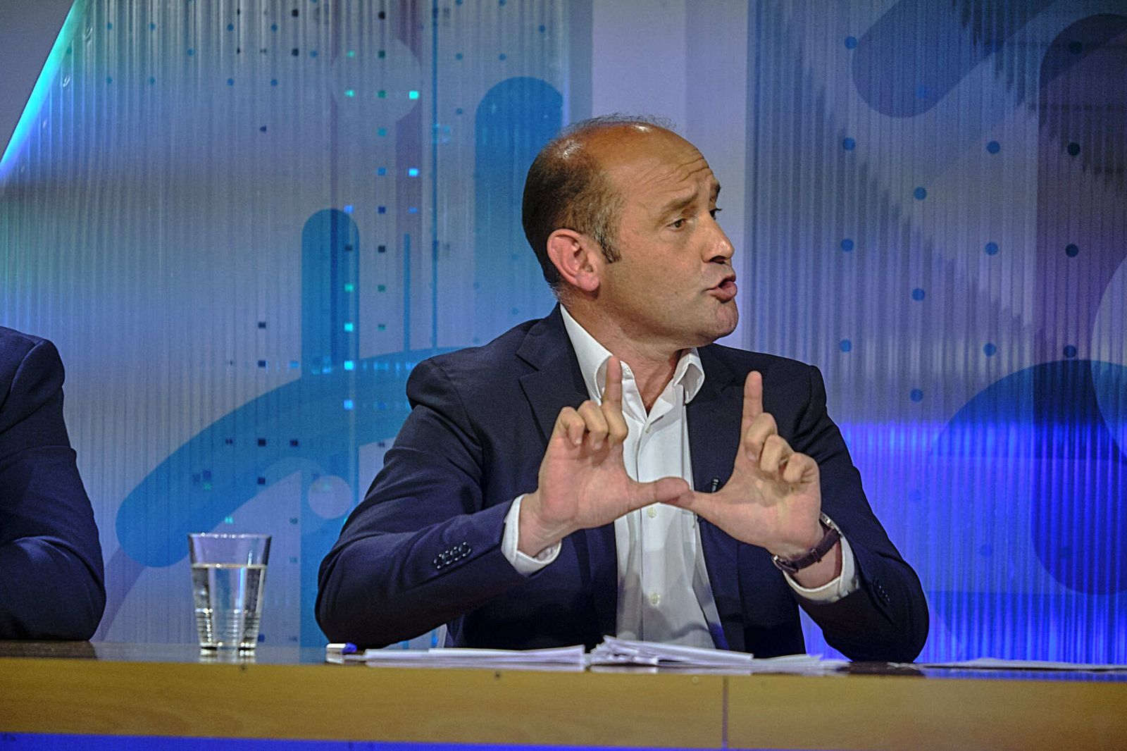 Los gestos de los candidatos durante el debate de las municipales en Onda Cádiz.