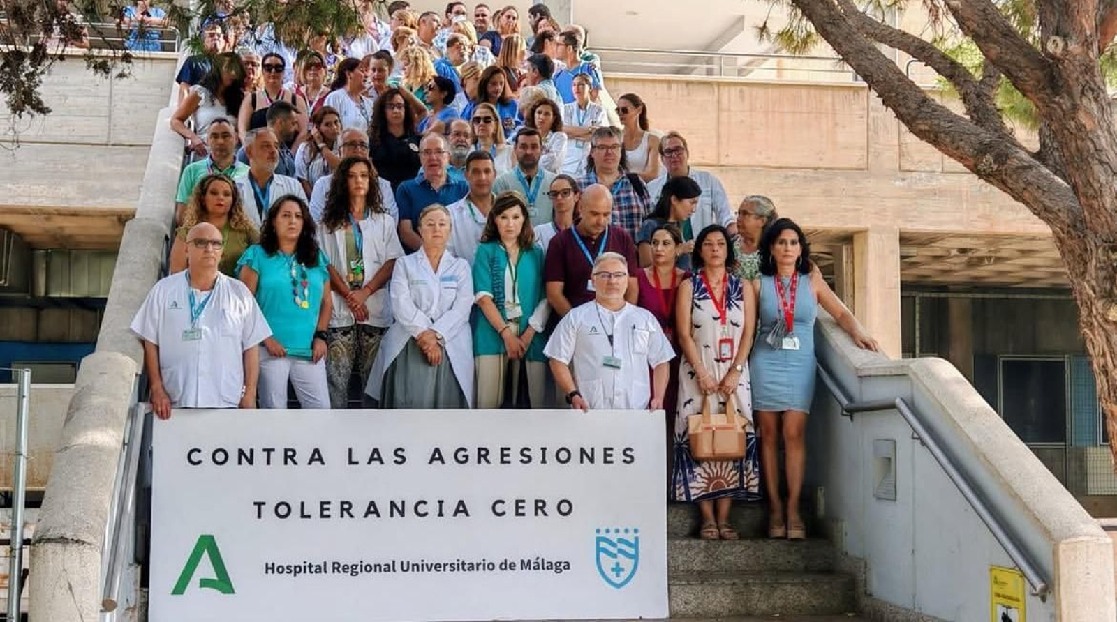 Concentración de este miércoles en el Materno contra las agresiones.