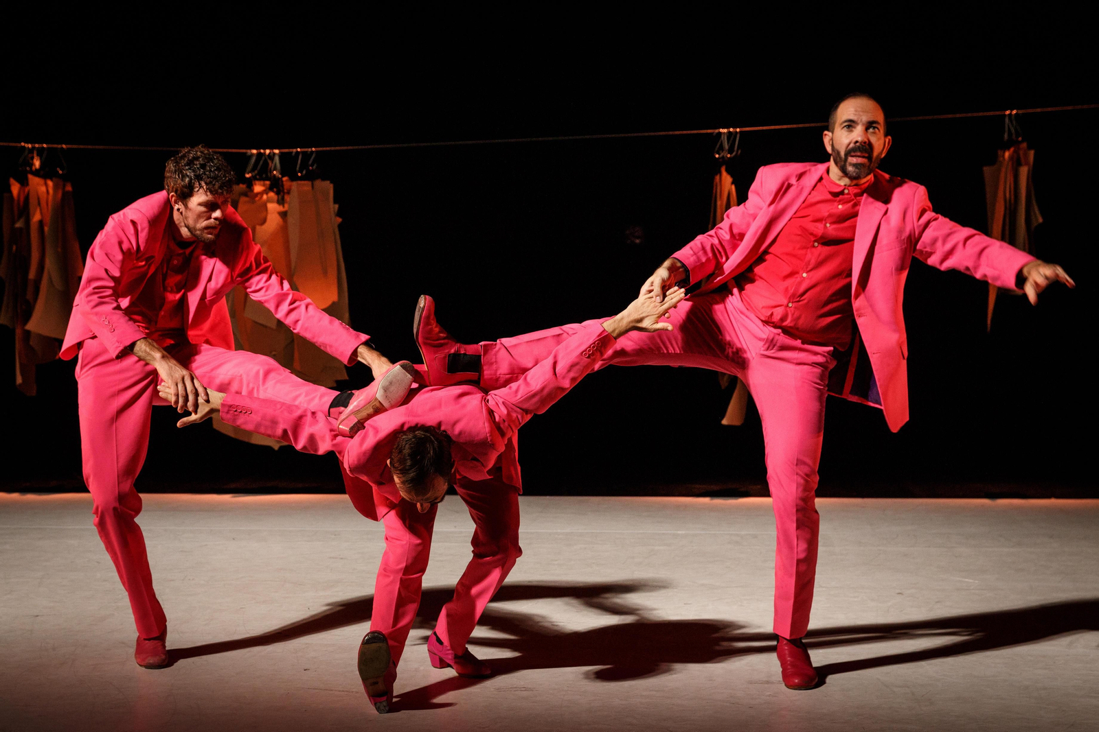 Juan Carlos Lérida (a la derecha) junto a Gilles Viandier y David Climent en una imagen de 'Al baile'.
