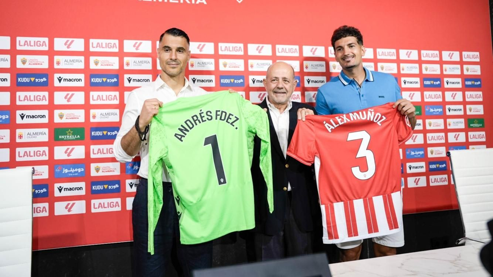 Mariano Blanco fue el anfitrión de la presentación de los dos nuevos refuerzos.