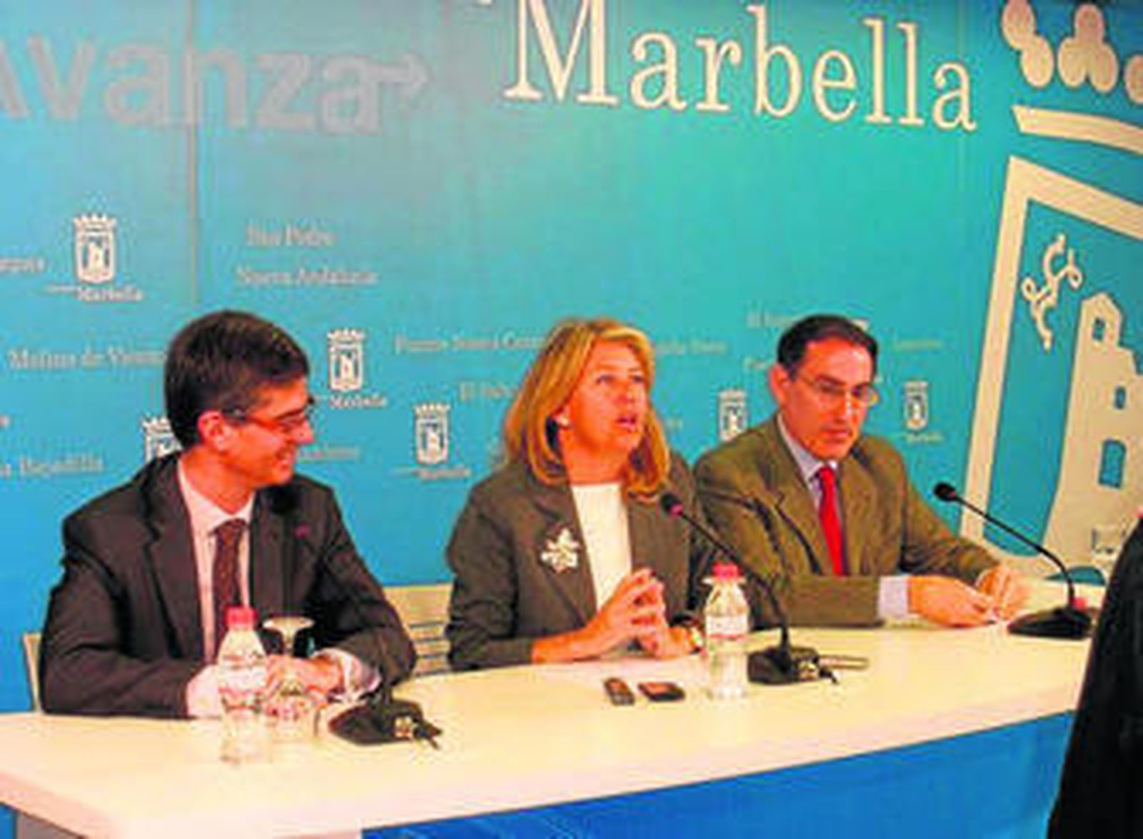 Juan José González, presidente de CIT Marbella; Ángeles Muñoz, alcaldesa de Marbella, y Javier González de Lara y Sarria, vicepresidente ejecutivo/secretario general de la CEM.