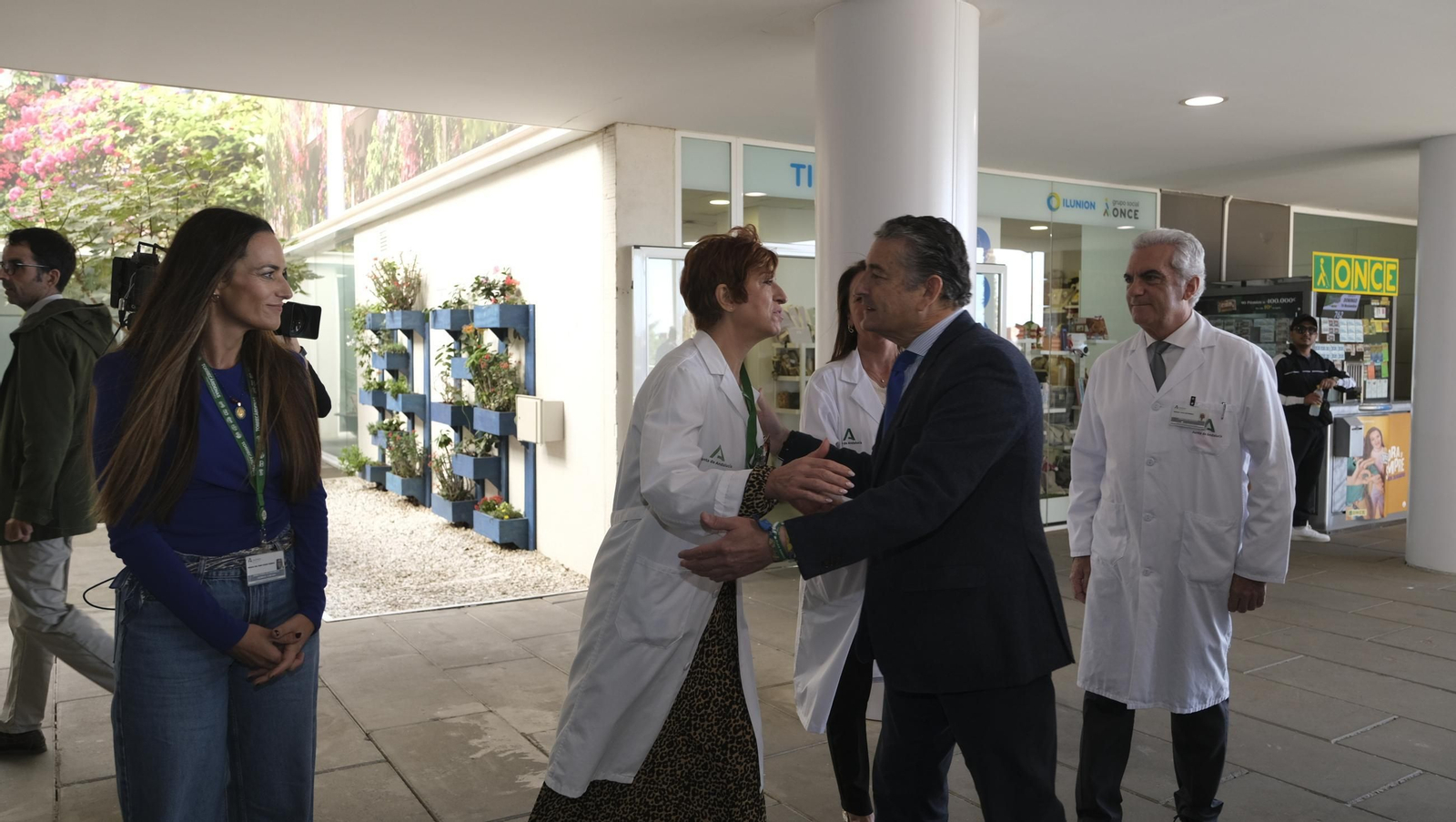 Visita del Consejero de Salud, Antonio Sanz, al nuevo edificio de consultas externas del Hospital Torrecárdenas, en imágenes