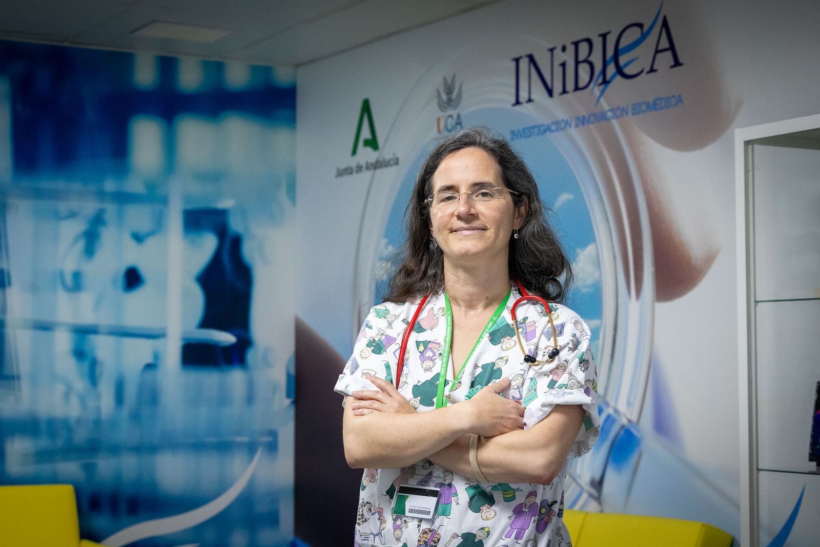 Almudena Alonso-Ojembarrena, en el Instituto de Investigación e Innovación Biomédica de Cádiz (INiBICA).